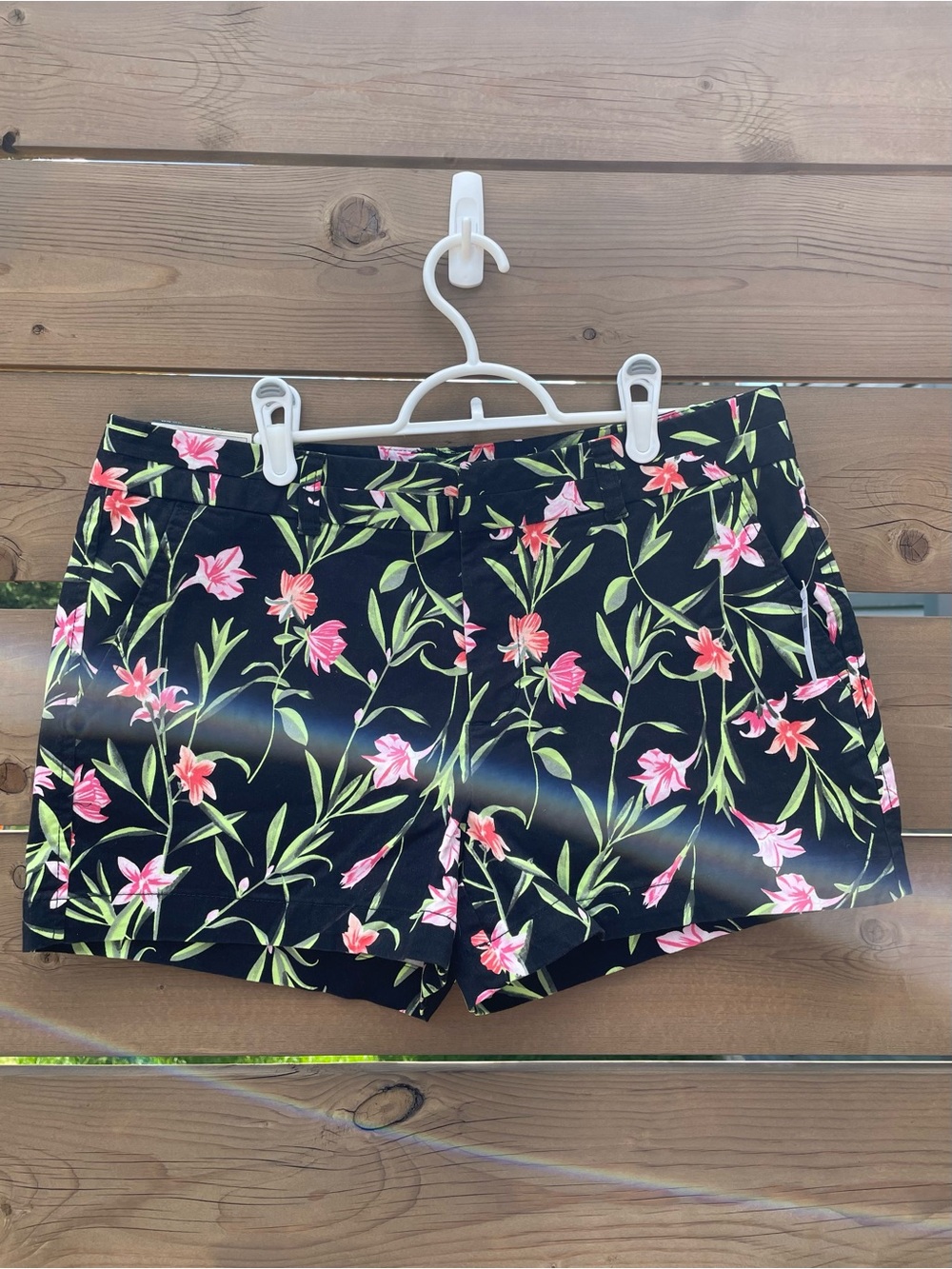 GAP Black Floral Women's khaki Shorts with Pink Flowers